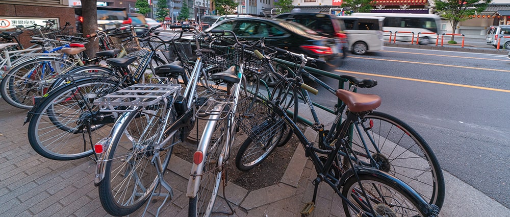 路上の放置自転車は色々なごみやリスクを呼び込む要因に